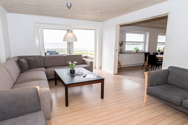 Foto van Plezier voor het hele gezin met Fjord View - Vakantiehuis in Thyholm - Indoor