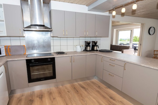 Foto van Plezier voor het hele gezin met Fjord View - Vakantiehuis in Thyholm - Indoor