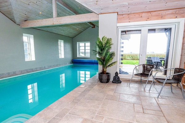Foto van Lodge met uitzicht op de Limfjord - Vakantiehuis in Spøttrup - Pool