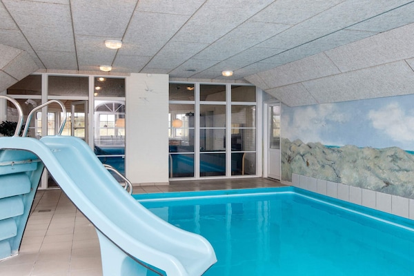 Foto van Luxe strandverblijf -- By Traum Ferienwohnungen - Vakantiehuis in Harboøre - Pool