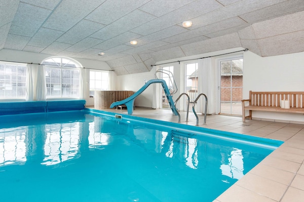 Foto van Luxe strandverblijf -- By Traum Ferienwohnungen - Vakantiehuis in Harboøre - Pool