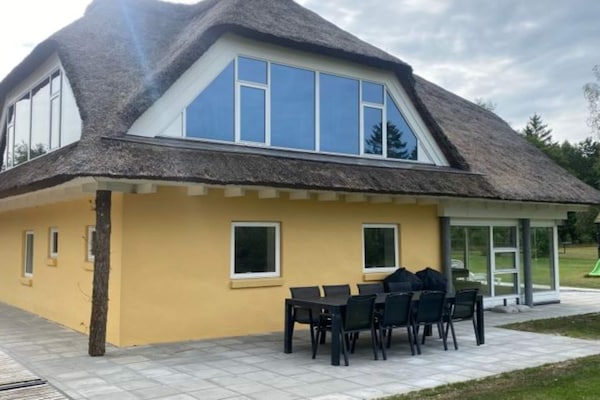 Foto van Luxe bos retraite -- By Traum Ferienwohnungen - Vakantiehuis in Karup J - Outdoor