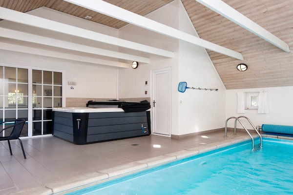 Foto van Luxe rietgedekte retraite -- By Traum Ferienwohnungen - Pool