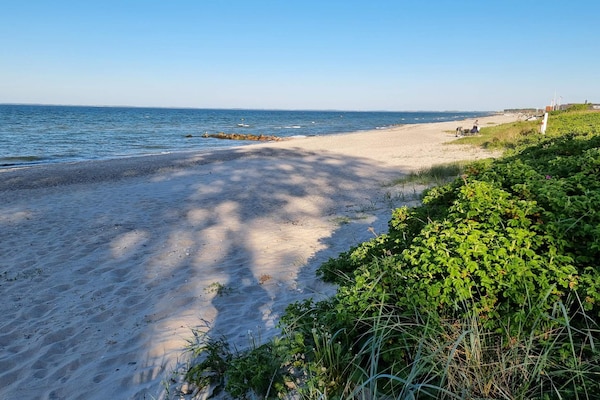 Foto van Privéparkeergelegenheid bij Vanggardsvej - Vakantiehuis in Otterup - WaterView