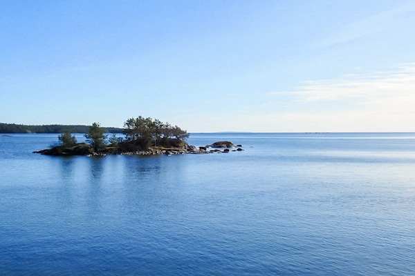 Foto van Schilderachtig huis aan het meer bij Askersund - Vakantiehuis in åMMEBERG - Outdoor