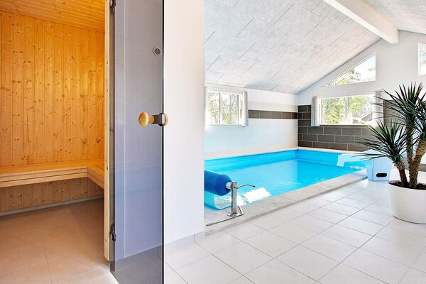 Foto van 22 persoons vakantie huis in Nexø - Vakantiehuis in Nexø - Pool