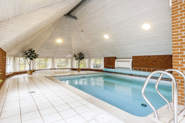 Foto van Luxe strandhuis Marielyst - Vakantiehuis in Væggerløse - Pool