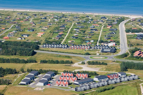 Foto van 6 persoons vakantie huis op een vakantie park in Løkken - Outdoor