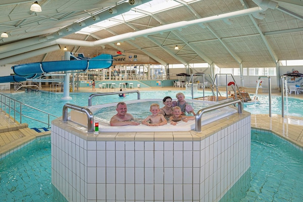 Foto van 6 persoons vakantie huis op een vakantie park in Løkken - Pool