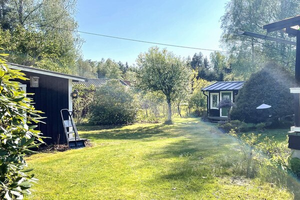 Foto van Kusthuisje met terras en barbecue - Vakantiehuis in FRÄNDEFORS - Outdoor