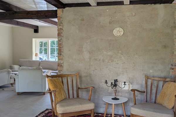 Foto van Rustig toevluchtsoord op het platteland met terras - Indoor