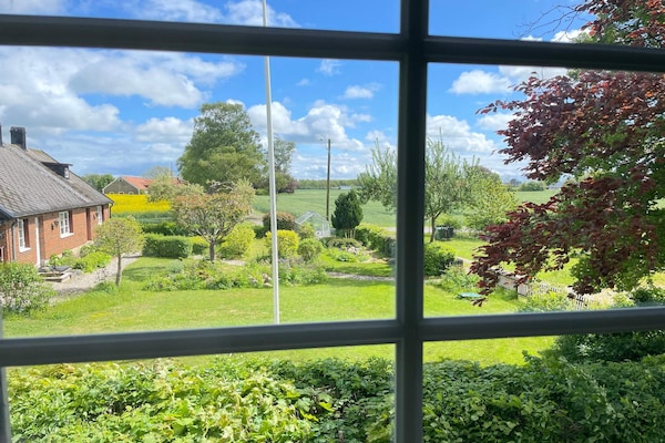Foto van Rustig toevluchtsoord op het platteland met terras - Indoor