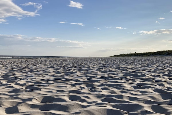 Foto van Rustig toevluchtsoord op het platteland met terras - Untagged