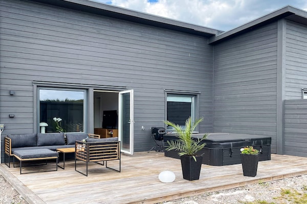 Foto van Vakantiehuis vlakbij het strand van Morbylanga - Vakantiehuis in MÖRBYLÅNGA - Outdoor