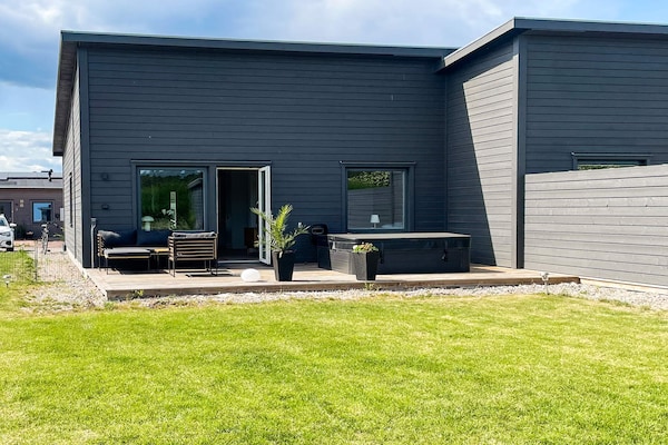 Foto van Vakantiehuis vlakbij het strand van Morbylanga - Vakantiehuis in MÖRBYLÅNGA - Outdoor