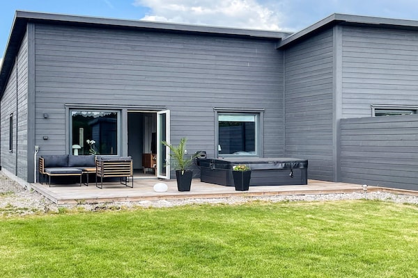 Foto van Vakantiehuis vlakbij het strand van Morbylanga - Vakantiehuis in MÖRBYLÅNGA - Outdoor
