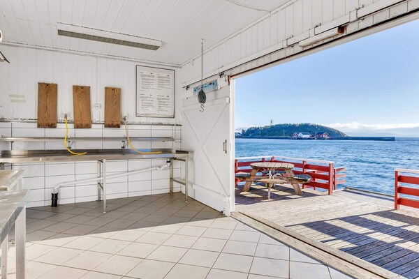 Foto van Zeezicht met boten en vissen - Vakantiehuis in Brekstad - Untagged