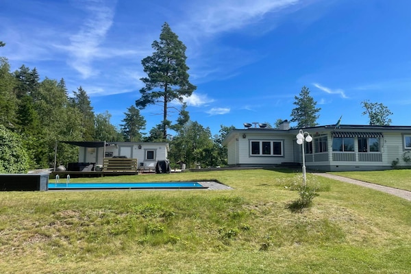 Foto van Villa in de archipel met zwembad en terras - Vakantiehuis in GAMLEBY - Outdoor