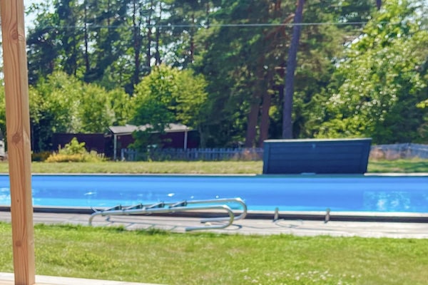 Foto van Villa in de archipel met zwembad en terras - Vakantiehuis in GAMLEBY - Pool