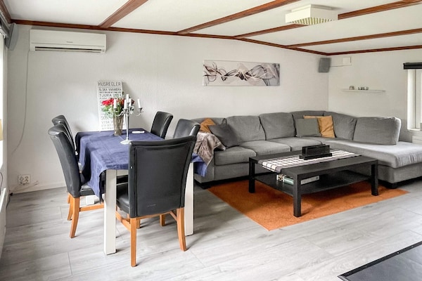 Foto van Villa in de archipel met zwembad en terras - Vakantiehuis in GAMLEBY - Indoor