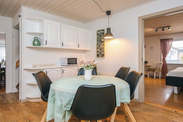 Foto van Activiteitenhuis midden in het internaat - Vakantiehuis in Bording - Indoor