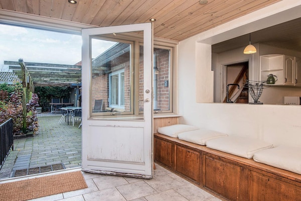 Foto van Activiteitenhuis midden in het internaat - Vakantiehuis in Bording - View