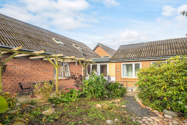 Foto van Activiteitenhuis midden in het internaat - Vakantiehuis in Bording - View