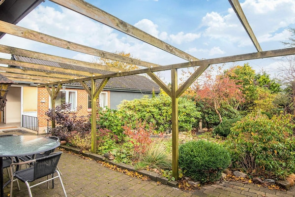 Foto van Activiteitenhuis midden in het internaat - Vakantiehuis in Bording - View