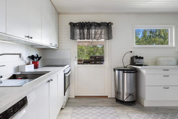 Foto van Gezellig toevluchtsoord in het bos met bubbelbad - Vakantiehuis in BERGSHAMRA - Indoor