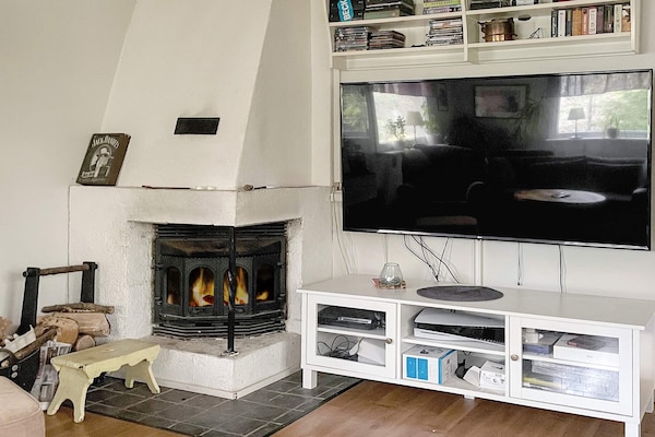 Foto van Gezellig toevluchtsoord in het bos met bubbelbad - Vakantiehuis in BERGSHAMRA - Indoor