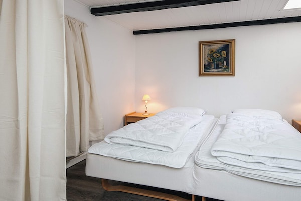 Foto van Ringkøbing herenhuis met spa en activiteitenruimte - Indoor