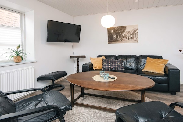 Foto van Ringkøbing herenhuis met spa en activiteitenruimte - Indoor