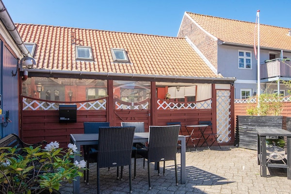 Foto van Ringkøbing herenhuis met spa en activiteitenruimte - View