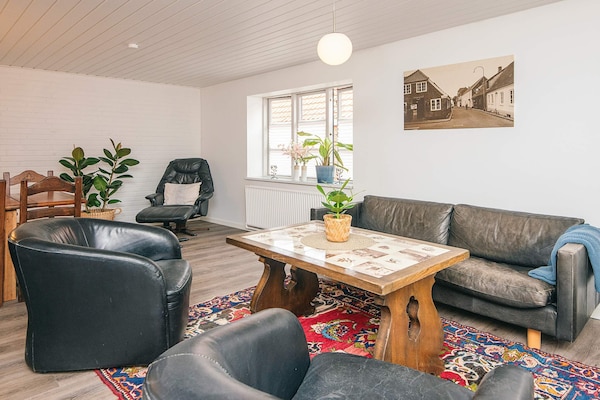Foto van Ringkøbing herenhuis met spa en activiteitenruimte - Indoor