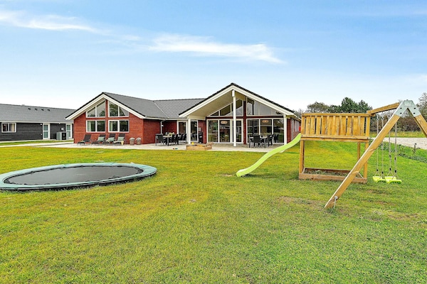 Foto van Luxe vakantieverblijf met zwembad - Vakantiehuis in Grenaa - Outdoor
