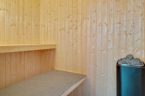 Foto van Luxe vakantieverblijf met zwembad - Vakantiehuis in Grenaa - Sauna