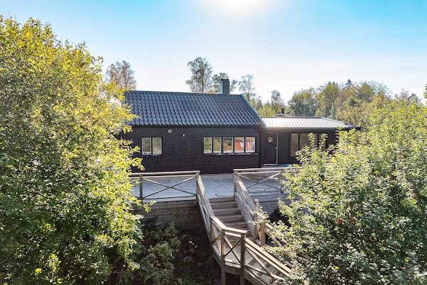 Foto van 4 sterren vakantie huis in Trollhättan - Vakantiehuis in Trollhättan - Outdoor