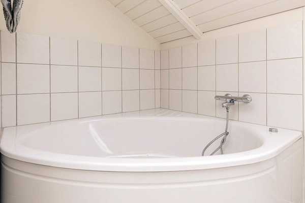 Foto van 8 Personen vakantie huis in Bogø By - Vakantiehuis in Bogø By - Spa