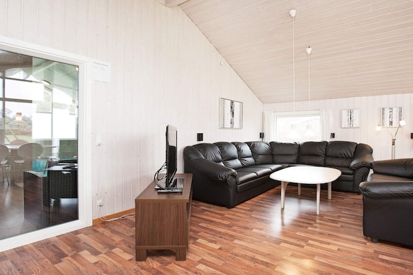 Foto van Luxe vakantieverblijf met zwembad - Vakantiehuis in Væggerløse - Indoor