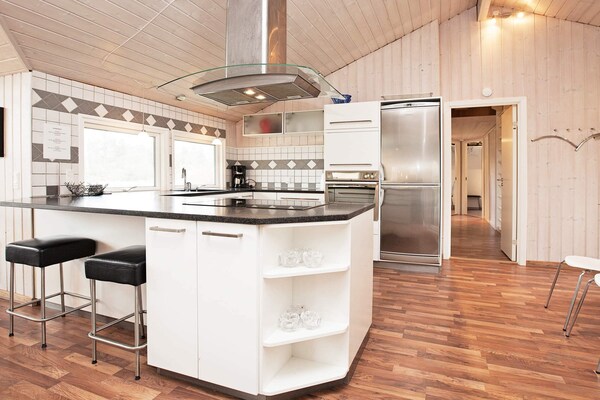 Foto van Luxe vakantieverblijf met zwembad - Vakantiehuis in Væggerløse - Indoor