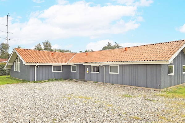 Foto van Luxe vakantieverblijf met zwembad - Vakantiehuis in Væggerløse - Outdoor