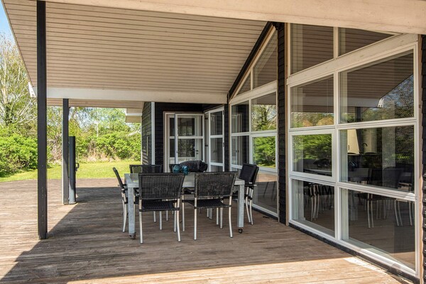 Foto van Luxe strandhuis met spa - Vakantiehuis in Sjølund - View