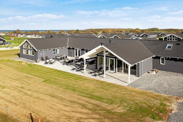 Foto van Luxe vakantieverblijf met zwembad - Vakantiehuis in Bogense - Outdoor