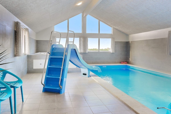 Foto van Luxe vakantieverblijf met zwembad - Vakantiehuis in Bogense - Pool