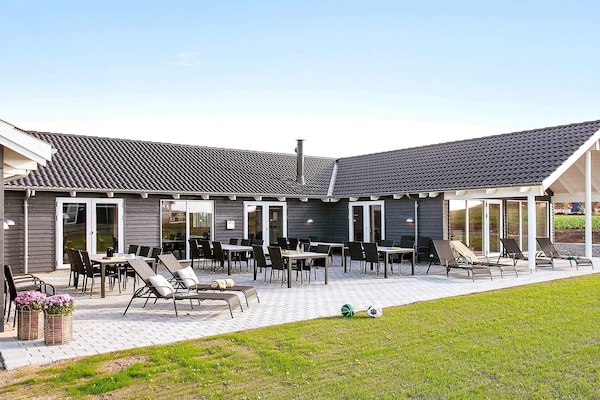 Foto van Luxe vakantieverblijf met zwembad - Vakantiehuis in Bogense - Outdoor