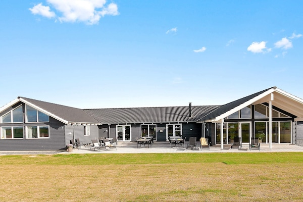 Foto van Luxe vakantieverblijf met zwembad - Vakantiehuis in Bogense - Outdoor