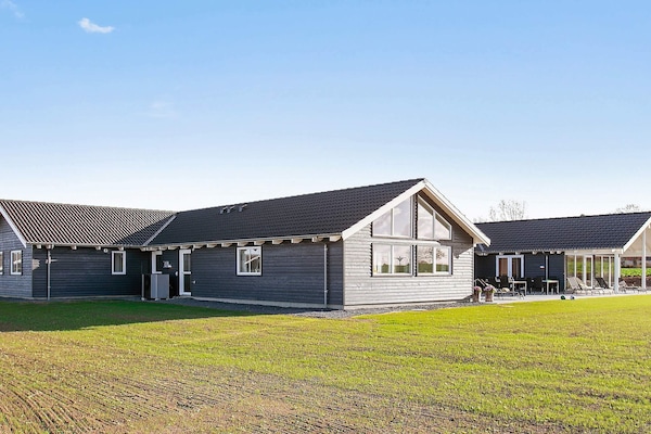 Foto van Luxe vakantieverblijf met zwembad - Vakantiehuis in Bogense - Outdoor