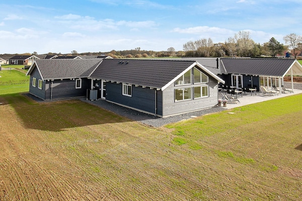 Foto van Luxe vakantieverblijf met zwembad - Vakantiehuis in Bogense - Outdoor