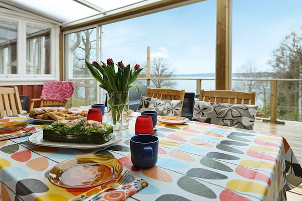 Foto van Hut aan het meer met uitzicht op het meer - Vakantiehuis in ALLINGSÅS, SVERIGE - View