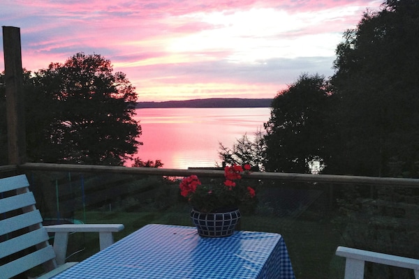Foto van Hut aan het meer met uitzicht op het meer - Vakantiehuis in ALLINGSÅS, SVERIGE - WaterView